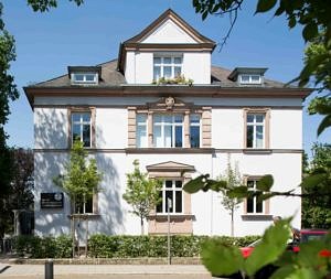 Altbau in Frontansicht des IFA in der Hindenburgstraße 42