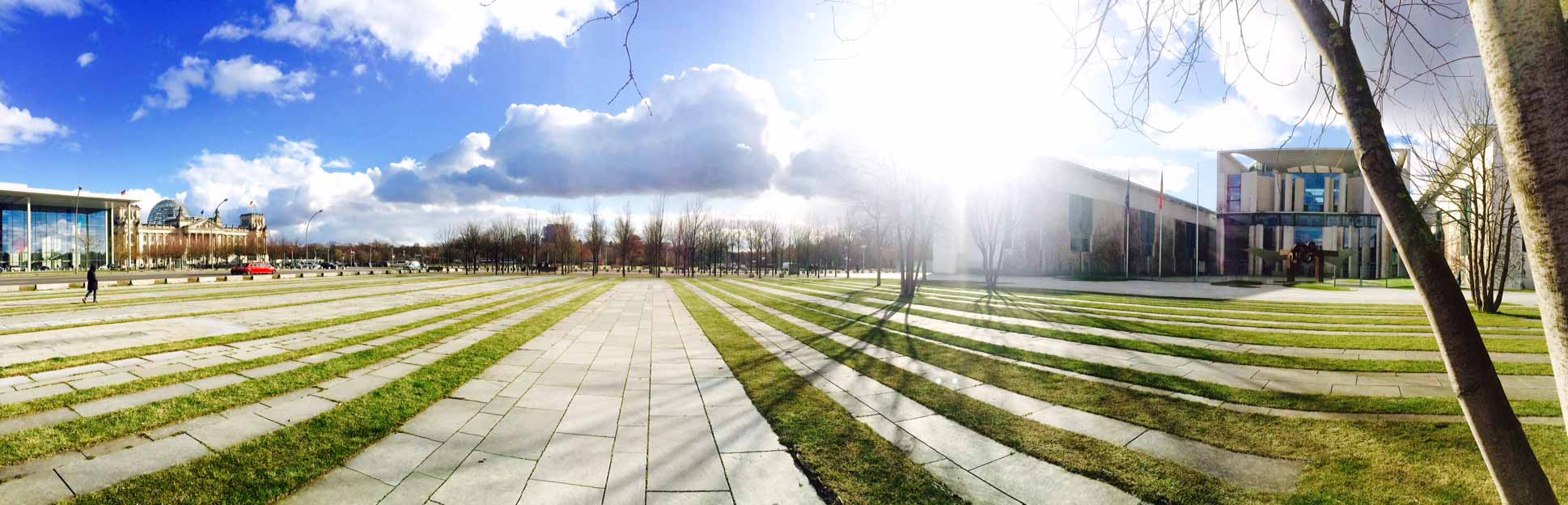 Panoramablick über Bundeskanzleramt und Reichstag in Berlin